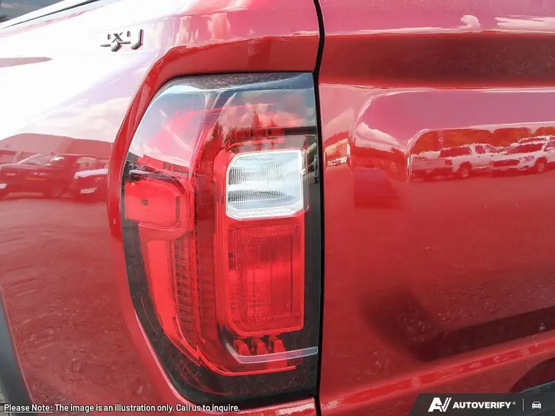 2026 GMC Canyon Elevation, červená, 14 km, dovoz Kanada — foto 11 z 12