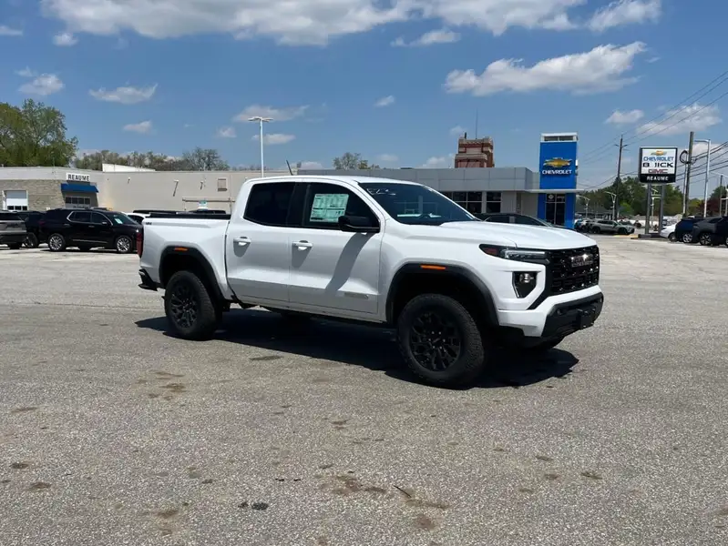 2026 GMC Canyon Elevation, bílá, 5 km, dovoz Kanada — foto 3 z 12