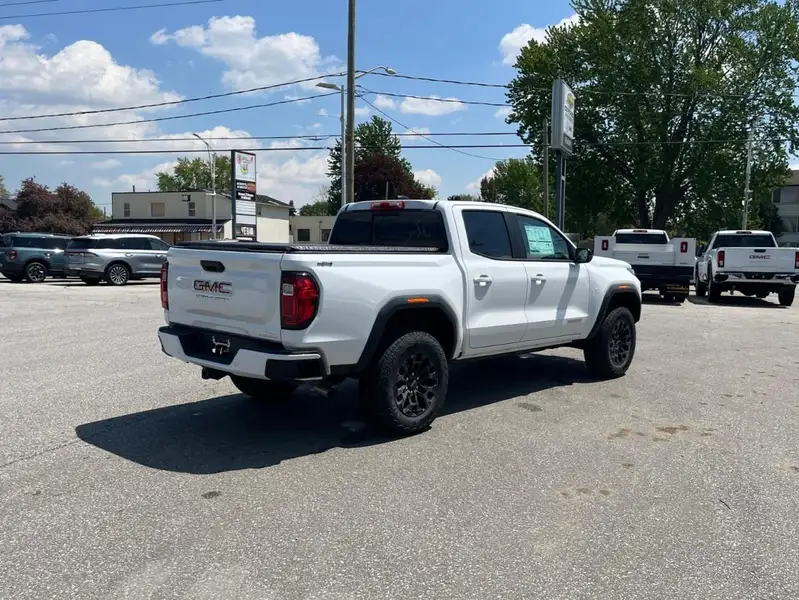 2026 GMC Canyon Elevation, bílá, 5 km, dovoz Kanada — foto 5 z 12