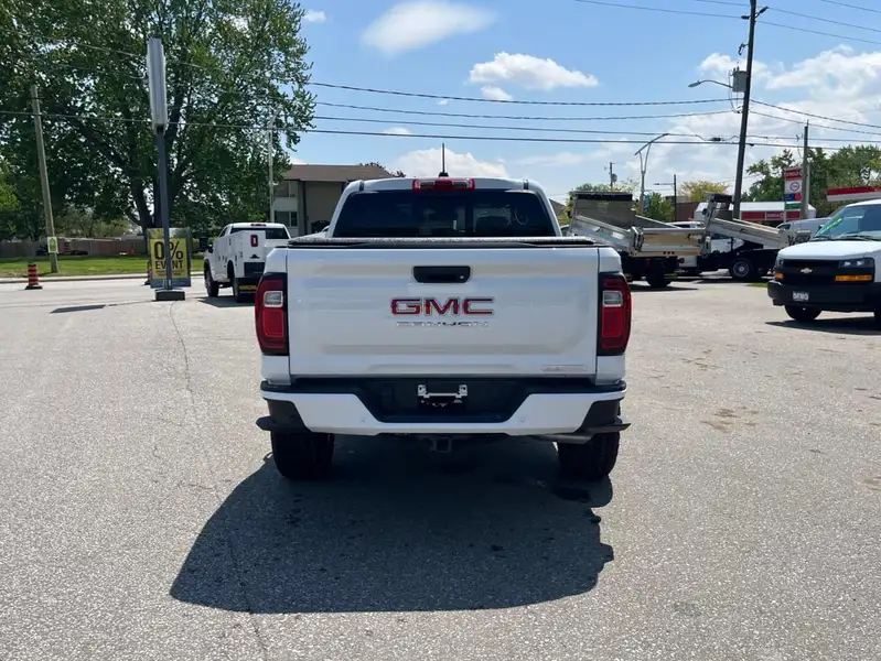 2026 GMC Canyon Elevation, bílá, 5 km, dovoz Kanada — foto 6 z 12