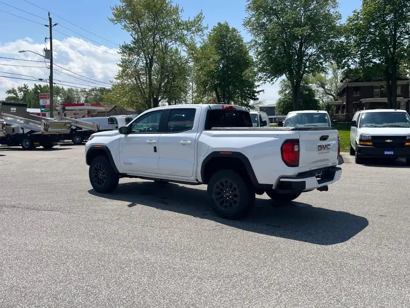 2026 GMC Canyon Elevation, bílá, 5 km, dovoz Kanada — foto 7 z 12