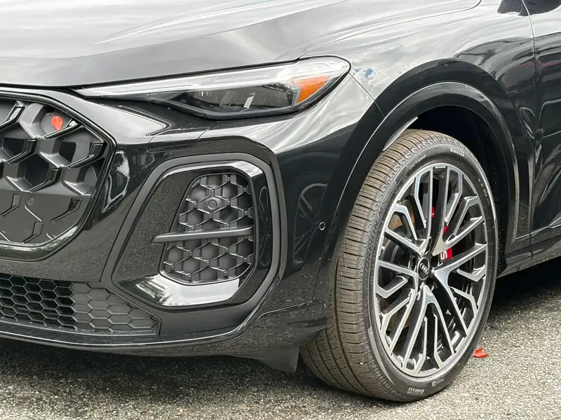 2026 Audi SQ5, černá, 10 km, dovoz Kanada — foto 5 z 5