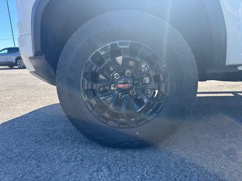 2026 GMC Canyon ELEVATION, bílá, 25 km, dovoz Kanada — foto 11 z 11