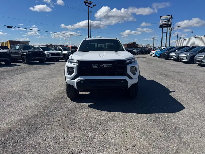 2026 GMC Canyon ELEVATION, bílá, 25 km, dovoz Kanada — foto 2 z 11