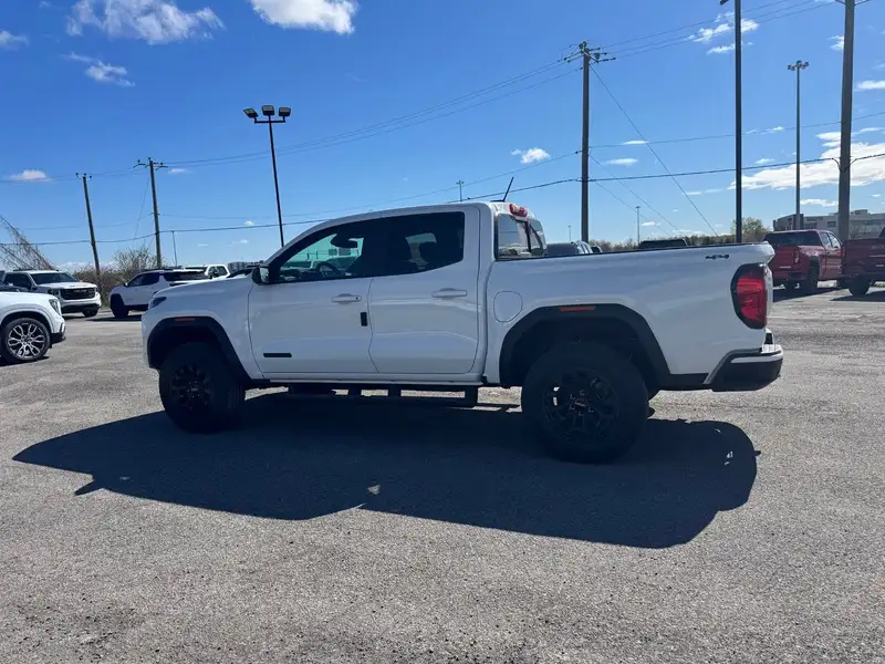 2026 GMC Canyon ELEVATION, bílá, 25 km, dovoz Kanada — foto 3 z 11