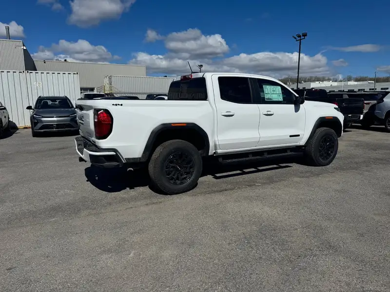 2026 GMC Canyon ELEVATION, bílá, 25 km, dovoz Kanada — foto 4 z 11
