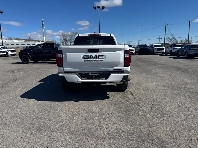 2026 GMC Canyon ELEVATION, bílá, 25 km, dovoz Kanada — foto 5 z 11