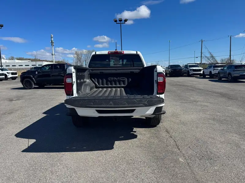 2026 GMC Canyon ELEVATION, bílá, 25 km, dovoz Kanada — foto 6 z 11