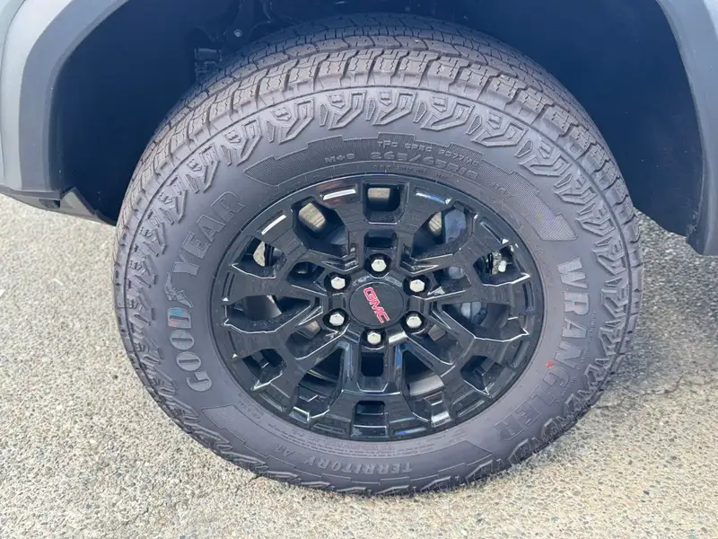2026 GMC Canyon Elevation, 18 km, dovoz Kanada — foto 11 z 12
