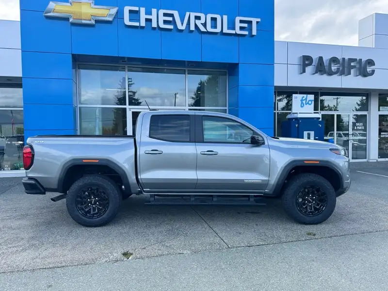 2026 GMC Canyon Elevation, 18 km, dovoz Kanada — foto 3 z 12