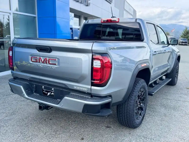 2026 GMC Canyon Elevation, 18 km, dovoz Kanada — foto 4 z 12