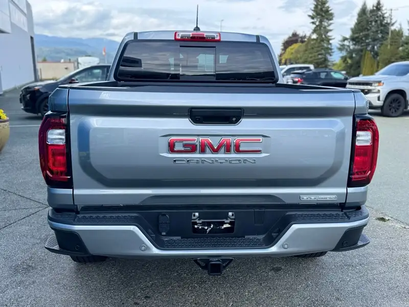2026 GMC Canyon Elevation, 18 km, dovoz Kanada — foto 5 z 12
