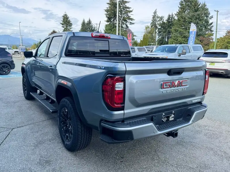2026 GMC Canyon Elevation, 18 km, dovoz Kanada — foto 6 z 12