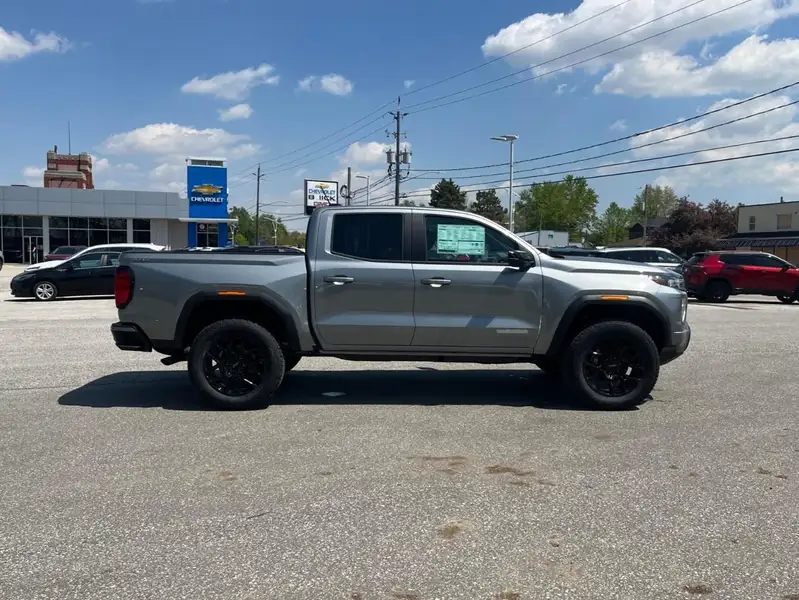 2026 GMC Canyon Elevation, stříbrná, 7 km, dovoz Kanada — foto 4 z 12