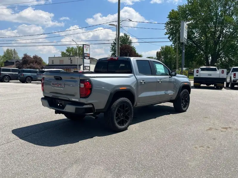 2026 GMC Canyon Elevation, stříbrná, 7 km, dovoz Kanada — foto 5 z 12