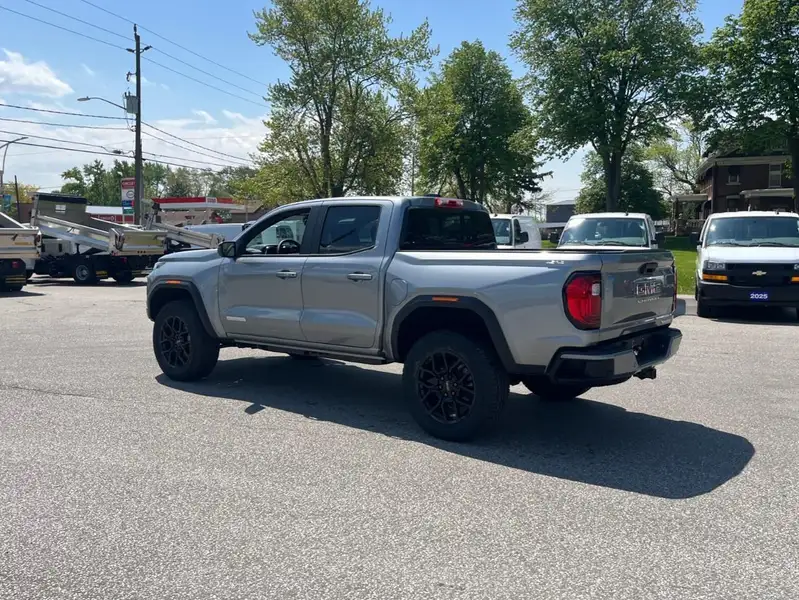 2026 GMC Canyon Elevation, stříbrná, 7 km, dovoz Kanada — foto 7 z 12
