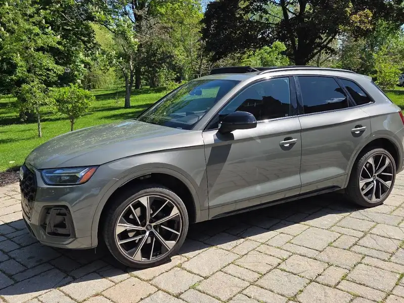 2023 Audi SQ5 Progressiv, šedá, 74 000 km, dovoz Kanada — foto 2 z 8