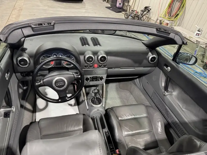 2004 Audi TT Convertible, 162 290 km, dovoz Kanada — foto 5 z 9