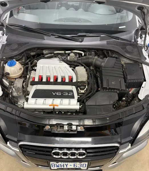 2008 Audi TT 3.2L, stříbrná, 149 000 km, dovoz Kanada — foto 7 z 7
