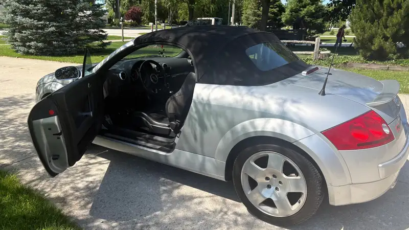 2002 Audi TT, stříbrná, 70 000 km, dovoz Kanada — foto 3 z 6