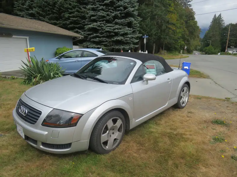 2001 Audi TT, stříbrná, 141 500 km, dovoz Kanada — foto 2 z 5