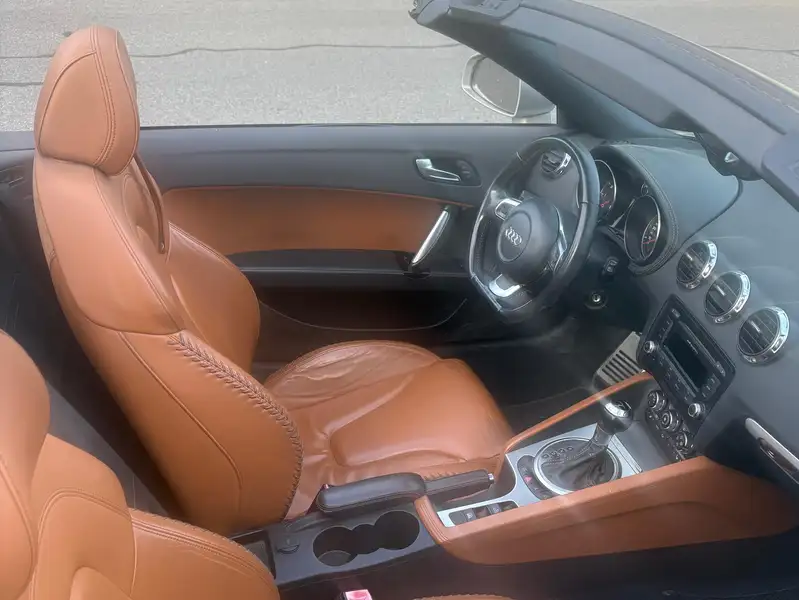 2010 Audi TT, 142 000 km, dovoz Kanada — foto 2 z 7