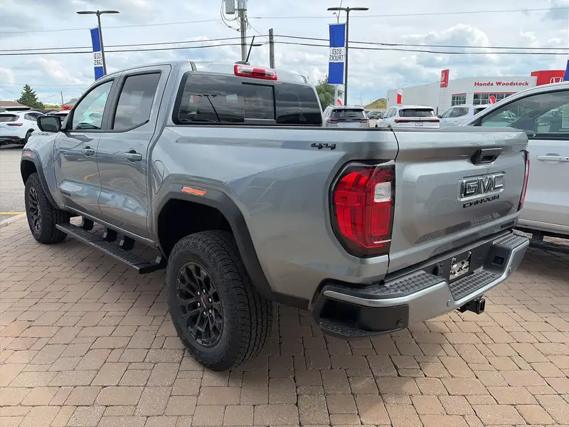2026 GMC Canyon Elevation, stříbrná, 1 546 km, dovoz Kanada — foto 2 z 5