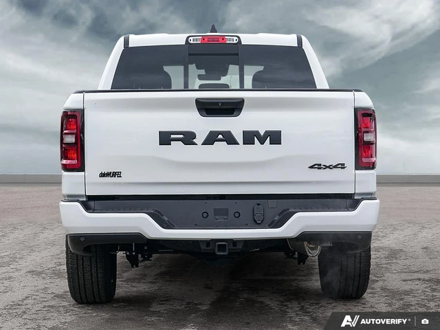 2026 RAM 1500 Express, bílá, 285 km, dovoz Kanada — foto 5 z 5
