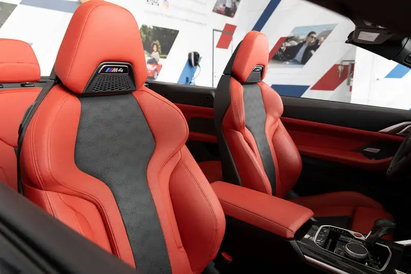2022 BMW M4 Competition - Advanced Driver Assistant, bílá, 9 300 km, dovoz Kanada — foto 10 z 12