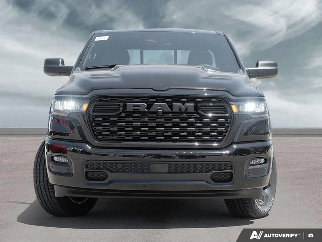 2026 RAM 1500 Express, černá, 11 km, dovoz Kanada — foto 2 z 5