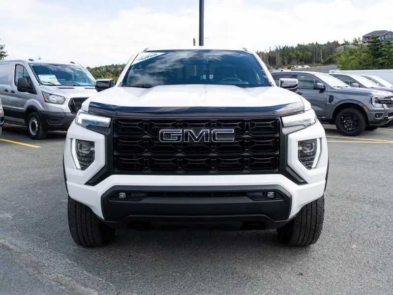 2024 GMC Canyon Elevation, bílá, 32 705 km, dovoz Kanada — foto 2 z 12