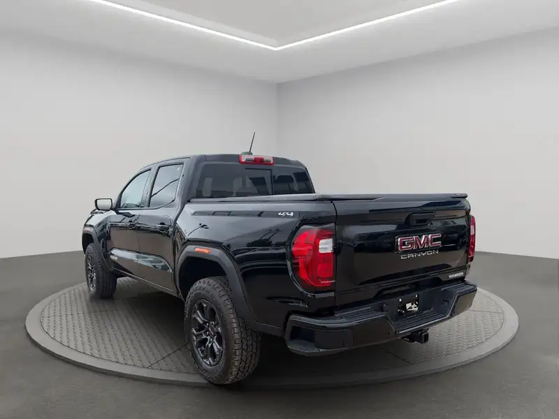 2025 GMC Canyon Elevation CREW, černá, 18 150 km, dovoz Kanada — foto 4 z 12