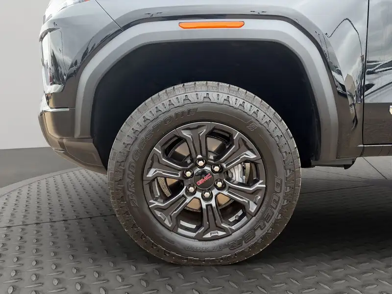 2025 GMC Canyon Elevation CREW, černá, 18 150 km, dovoz Kanada — foto 9 z 12