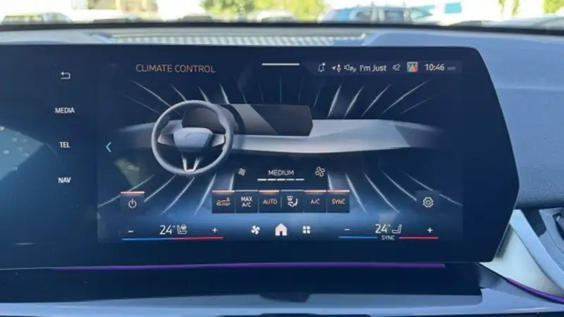2025 BMW X2 xDrive28i, bílá, 29 596 km, dovoz Kanada — foto 12 z 12
