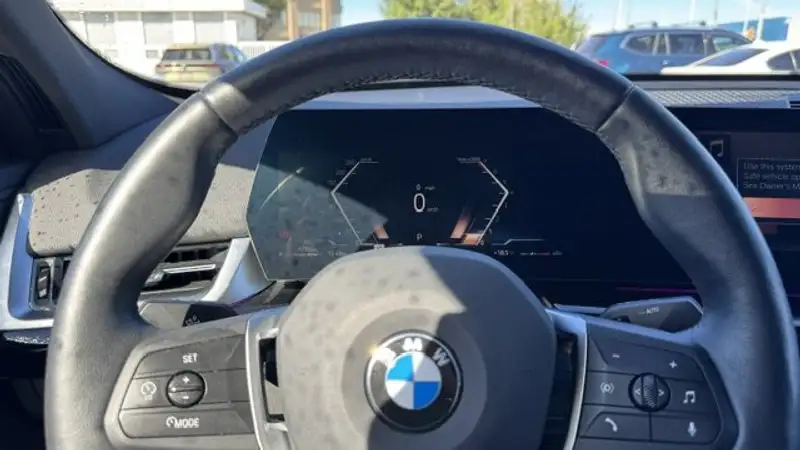 2025 BMW X2 xDrive28i, bílá, 29 596 km, dovoz Kanada — foto 8 z 12