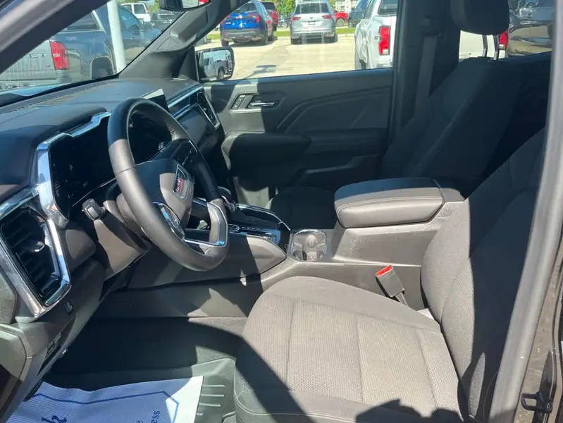 2024 GMC Canyon Elevation, černá, 60 536 km, dovoz Kanada — foto 11 z 12