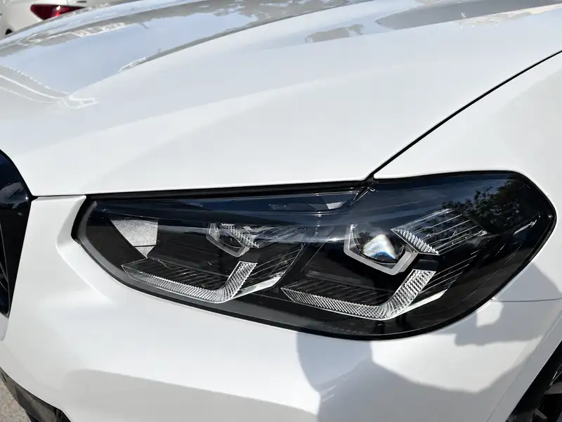 2024 BMW X3, bílá, 10 663 km, dovoz Kanada — foto 9 z 12