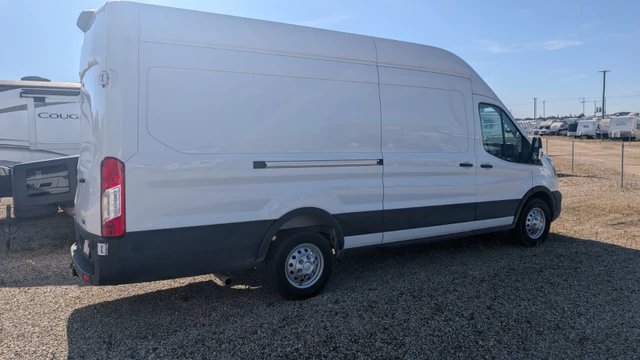 2025 Ford Transit, bílá, 537 km, dovoz Kanada — foto 2 z 5
