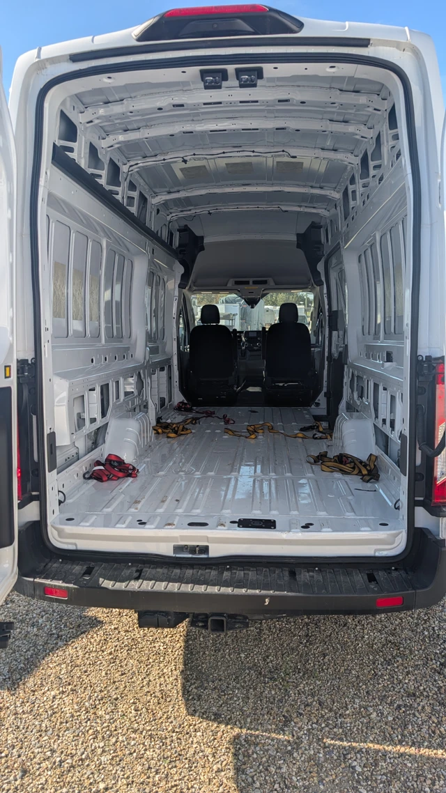 2025 Ford Transit, bílá, 537 km, dovoz Kanada — foto 3 z 5