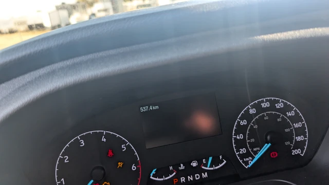 2025 Ford Transit, bílá, 537 km, dovoz Kanada — foto 4 z 5