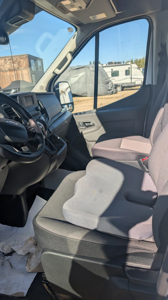 2025 Ford Transit, bílá, 537 km, dovoz Kanada — foto 5 z 5