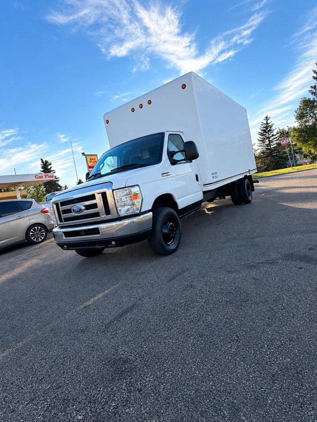 2016 Ford E-450, 8 500 km, dovoz Kanada — foto 1