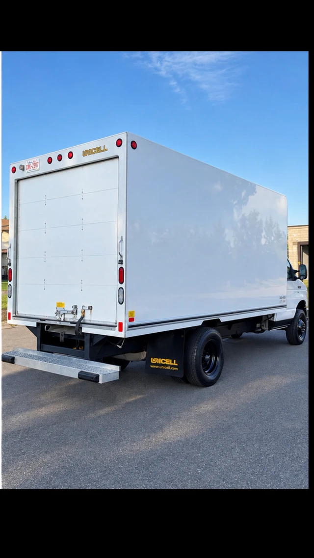 2016 Ford E-450, 8 500 km, dovoz Kanada — foto 3 z 5