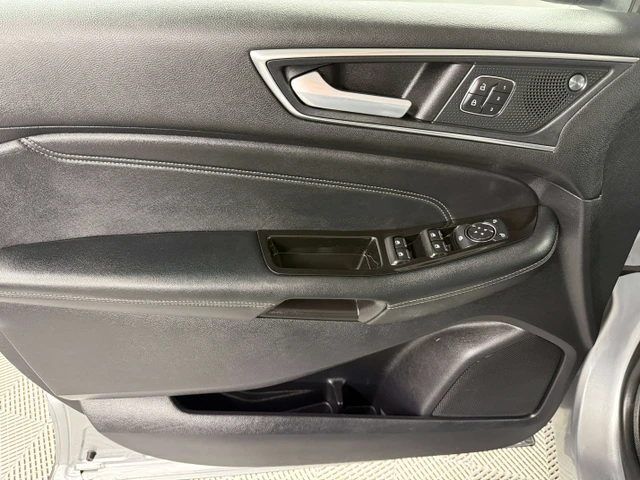 2020 Ford Edge Titanium AWD, stříbrná, 114 400 km, dovoz Kanada — foto 7 z 20