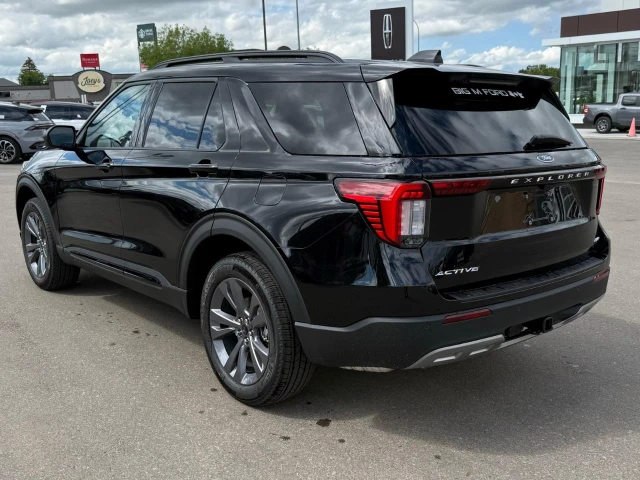 2026 Ford Explorer Active, černá, 25 km, dovoz Kanada — foto 3 z 5