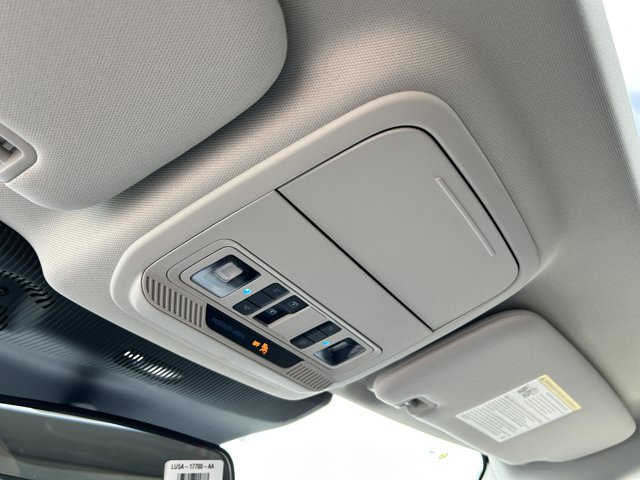 2026 Ford Explorer Active, modrá, 16 km, dovoz Kanada — foto 16 z 20