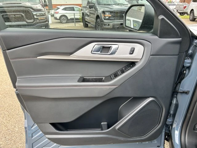 2026 Ford Explorer Active, modrá, 16 km, dovoz Kanada — foto 5 z 20