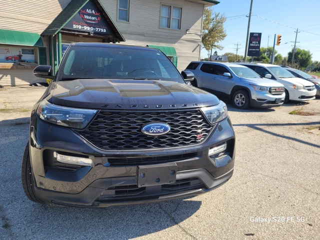 2021 Ford Explorer ST, 107 788 km, dovoz Kanada — foto 2 z 5