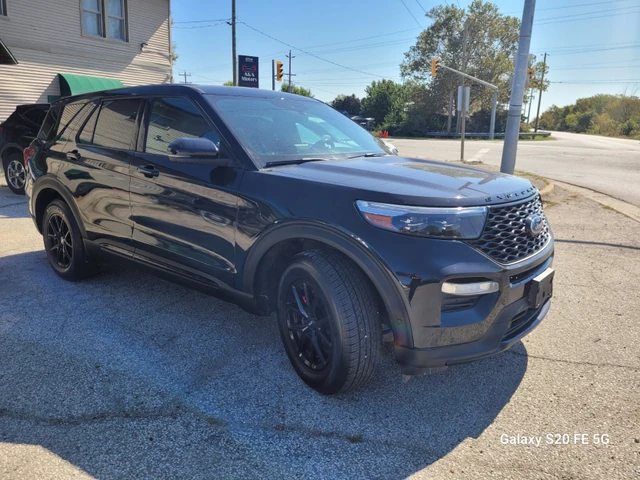 2021 Ford Explorer ST, 107 788 km, dovoz Kanada — foto 3 z 5