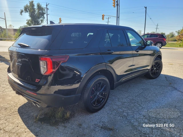 2021 Ford Explorer ST, 107 788 km, dovoz Kanada — foto 4 z 5